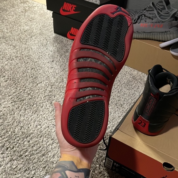 VNDS FLU GAME JORDAN 12s size 11.5 - Picture 5 of 7